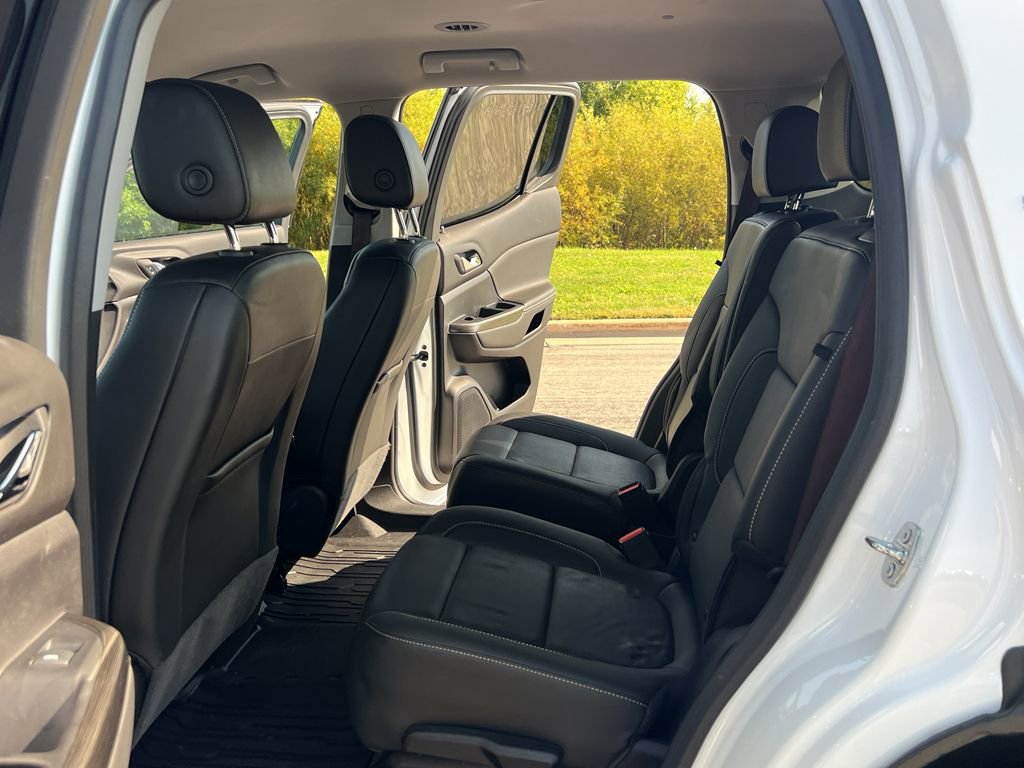 Used 2023 GMC Acadia SLT w/ LPO, Floor Liner Package image 36