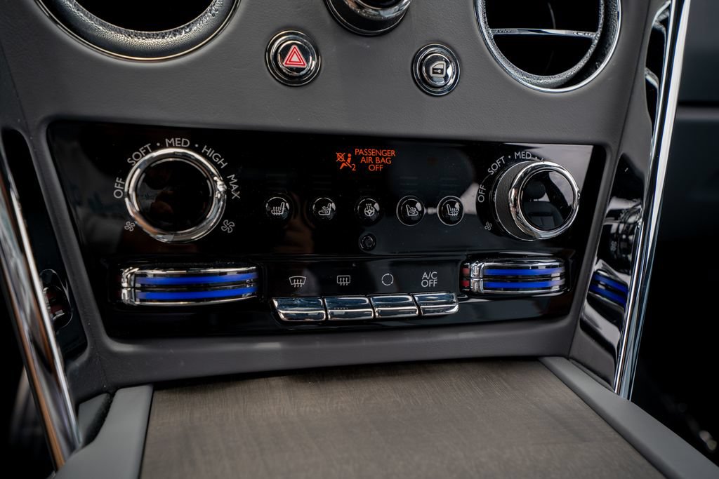 Used 2025 Rolls-Royce Cullinan AWD/4WD image 43