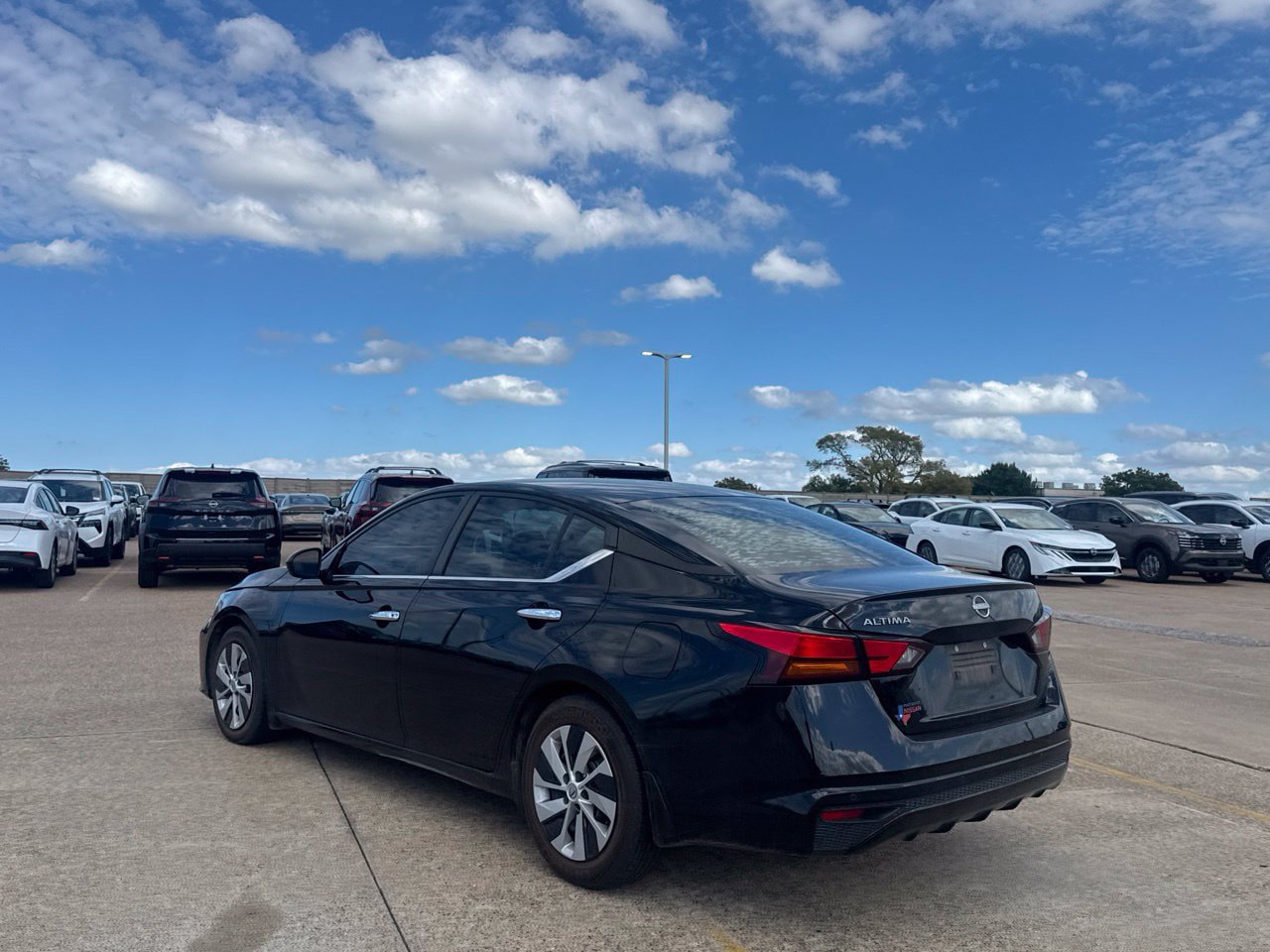Used 2023 Nissan Altima 2.5 S FWD image 19