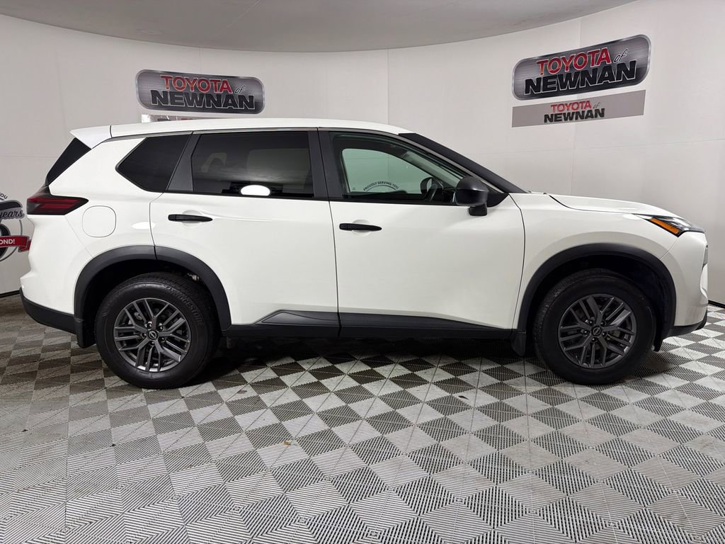 Used 2024 Nissan Rogue S image 2