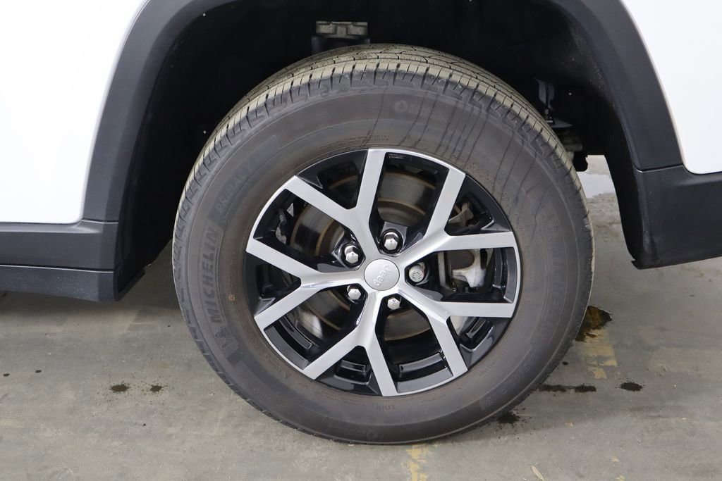 Used 2023 Jeep Grand Cherokee L Limited AWD/4WD image 54