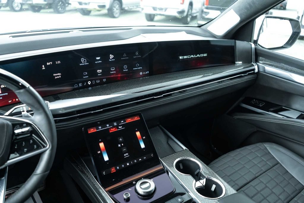 Used 2025 Cadillac Escalade ESV V AWD/4WD image 28