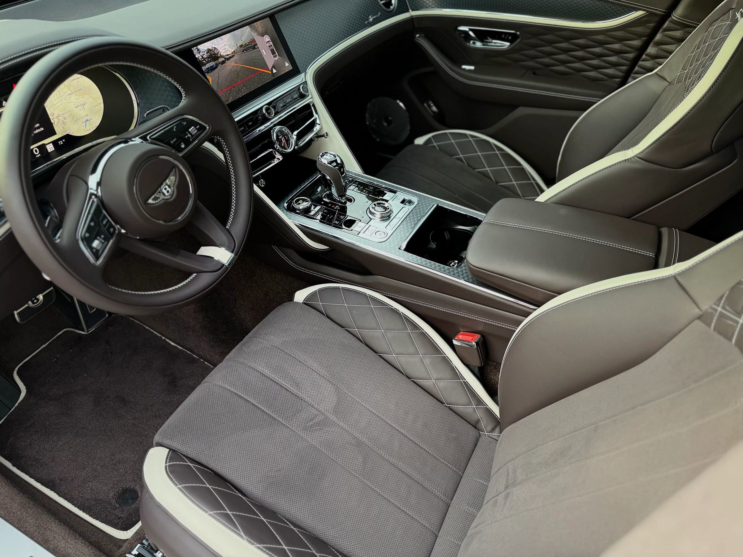 Used 2024 Bentley Flying Spur W12 image 3