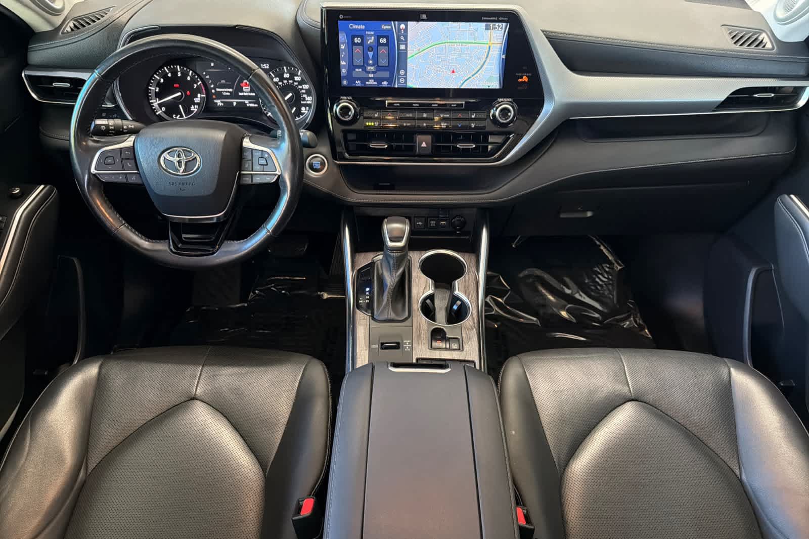 Used 2021 Toyota Highlander Platinum FWD image 3