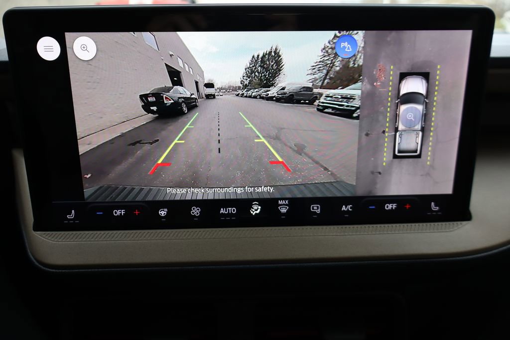 Used 2025 Ford Maverick Lariat image 7