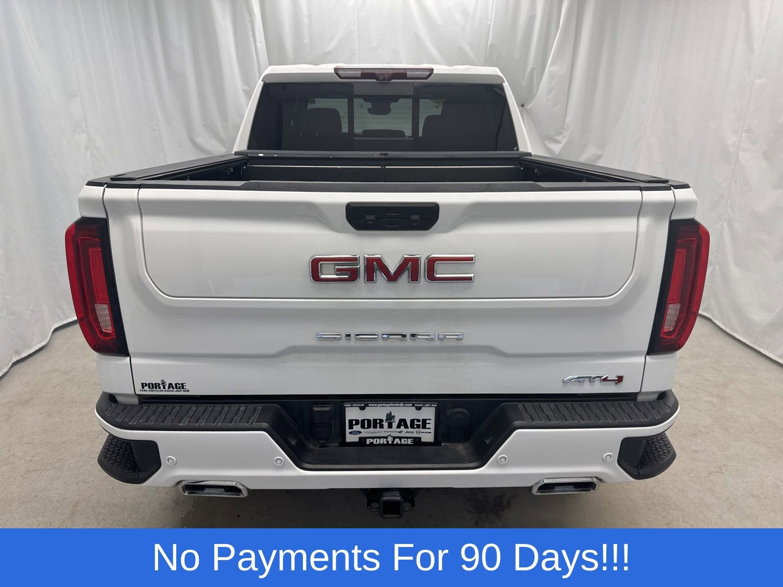 Used 2022 GMC Sierra 1500 AT4 w/ Technology Package image 4