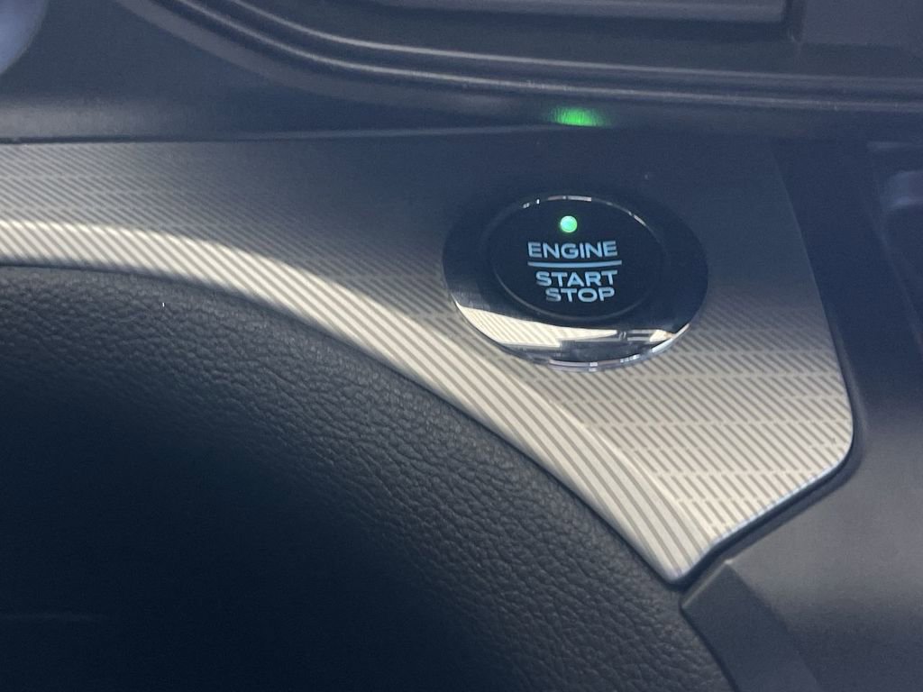 Used 2020 Ford Explorer XLT image 16