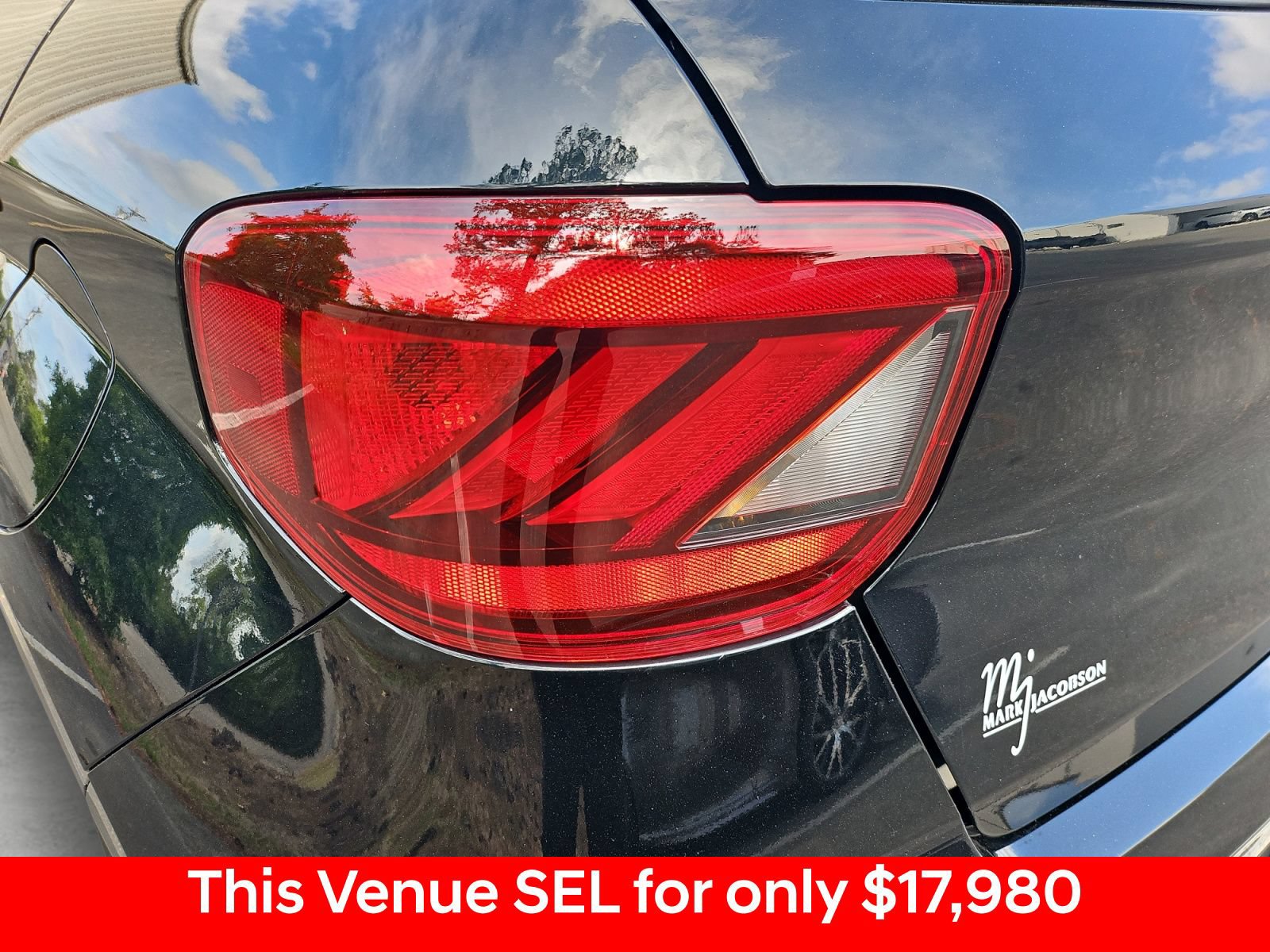 Used 2022 Hyundai Venue SEL FWD image 20