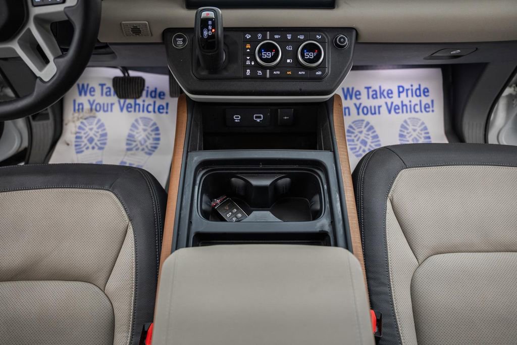 Used 2023 Land Rover Defender 130 X-Dynamic SE image 28
