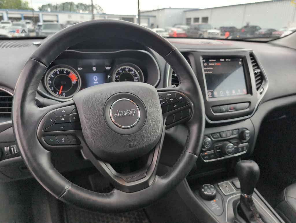 Used 2019 Jeep Cherokee Trailhawk AWD/4WD image 15