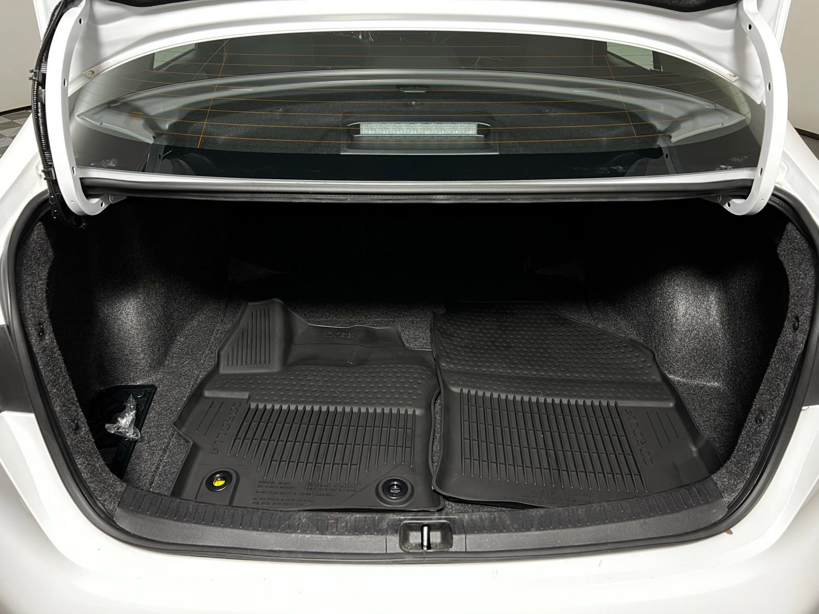 Used 2025 Toyota Corolla LE image 21