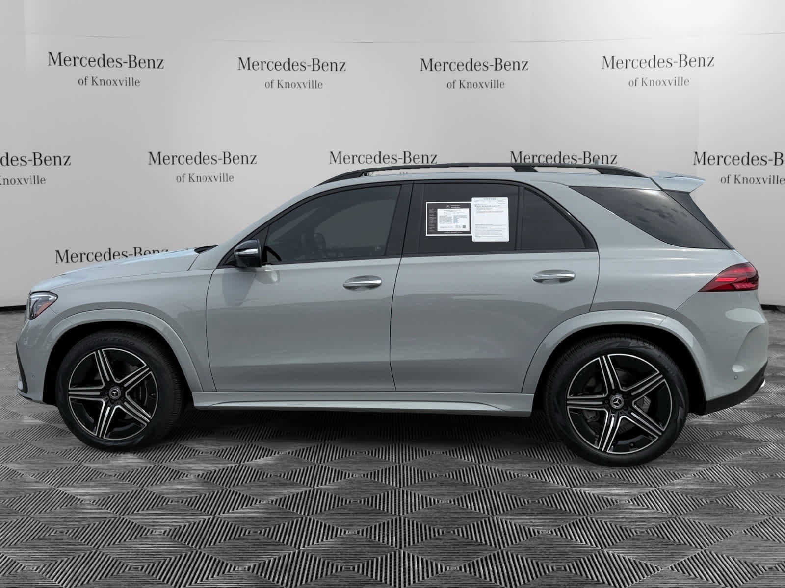 Certified 2024 Mercedes-Benz GLE 580 4MATIC image 2