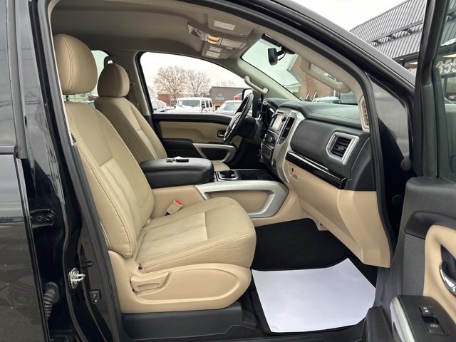 Used 2017 Nissan Titan SV image 39