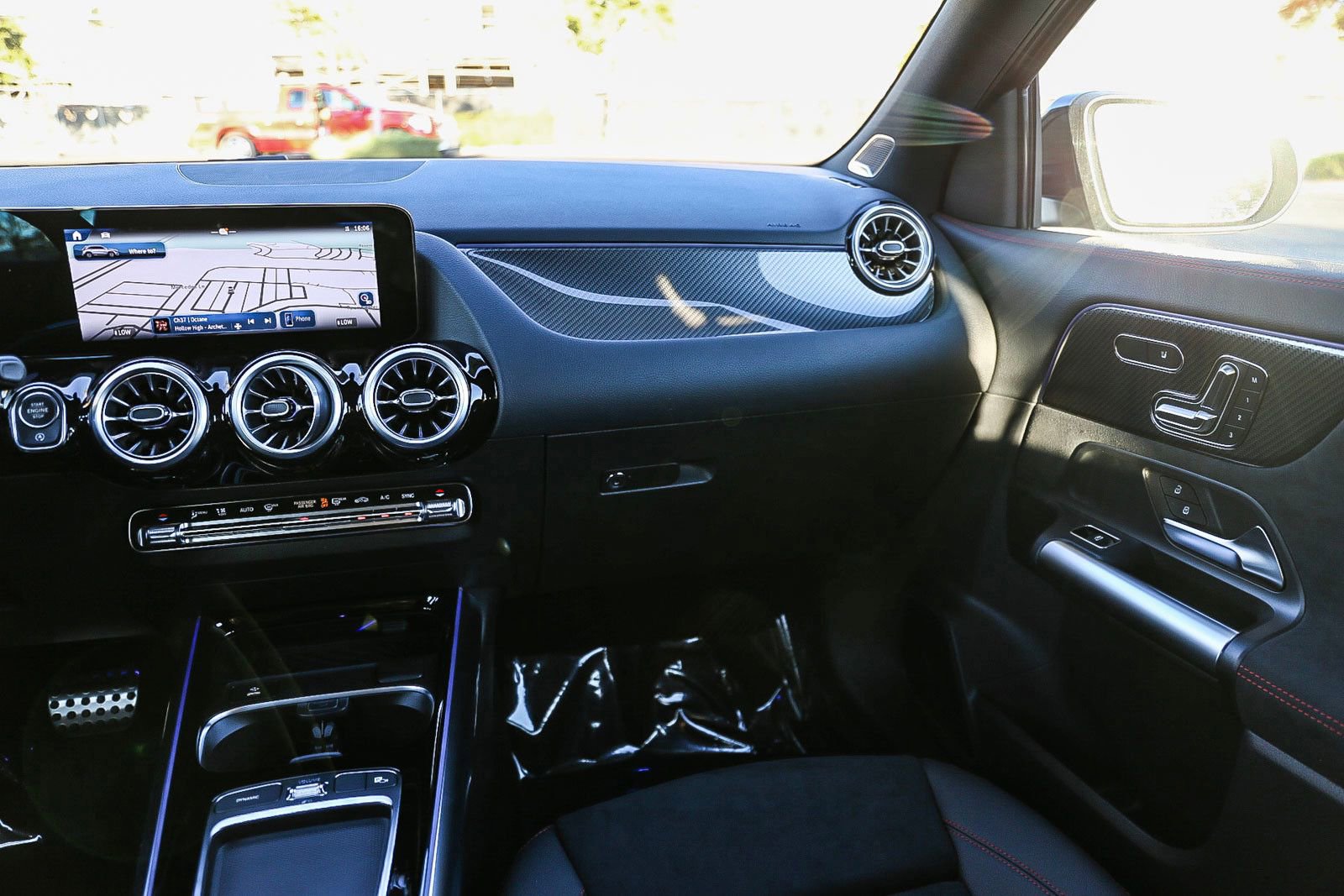 New 2025 Mercedes-Benz GLA 35 AMG 4MATIC image 18