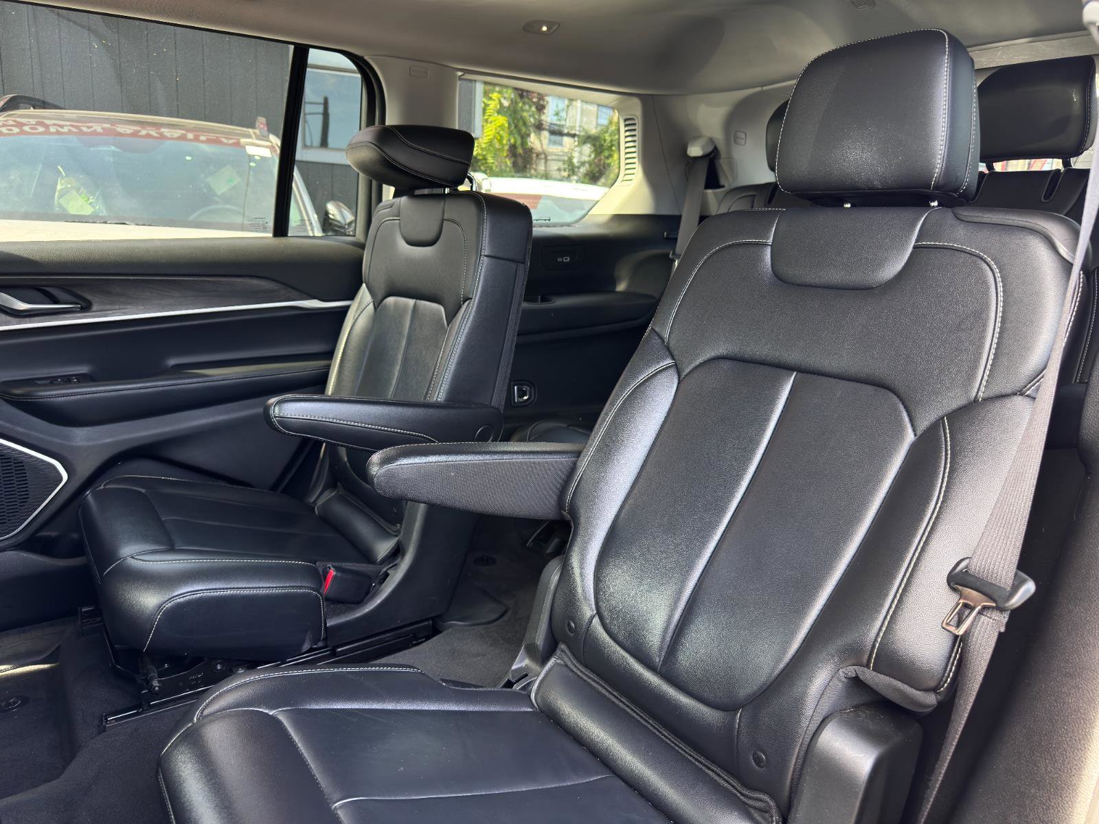 Used 2022 Jeep Grand Cherokee L Limited image 23