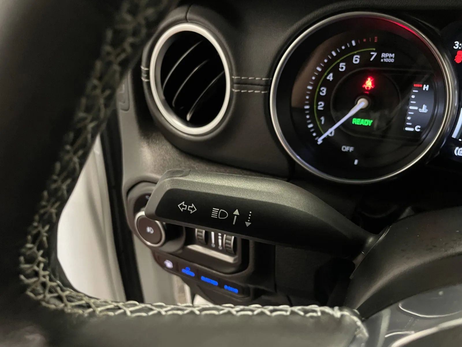 Used 2021 Jeep Wrangler Unlimited Sahara w/ Cold Weather Group image 28