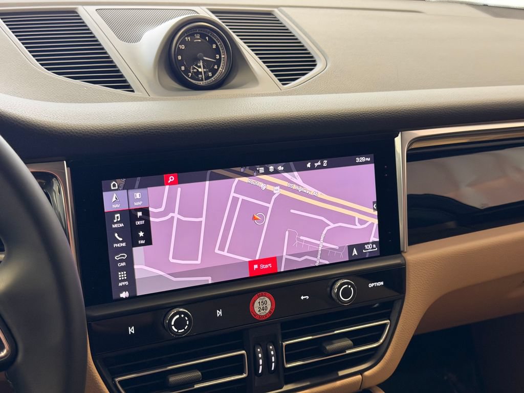 Certified 2025 Porsche Macan AWD/4WD image 23
