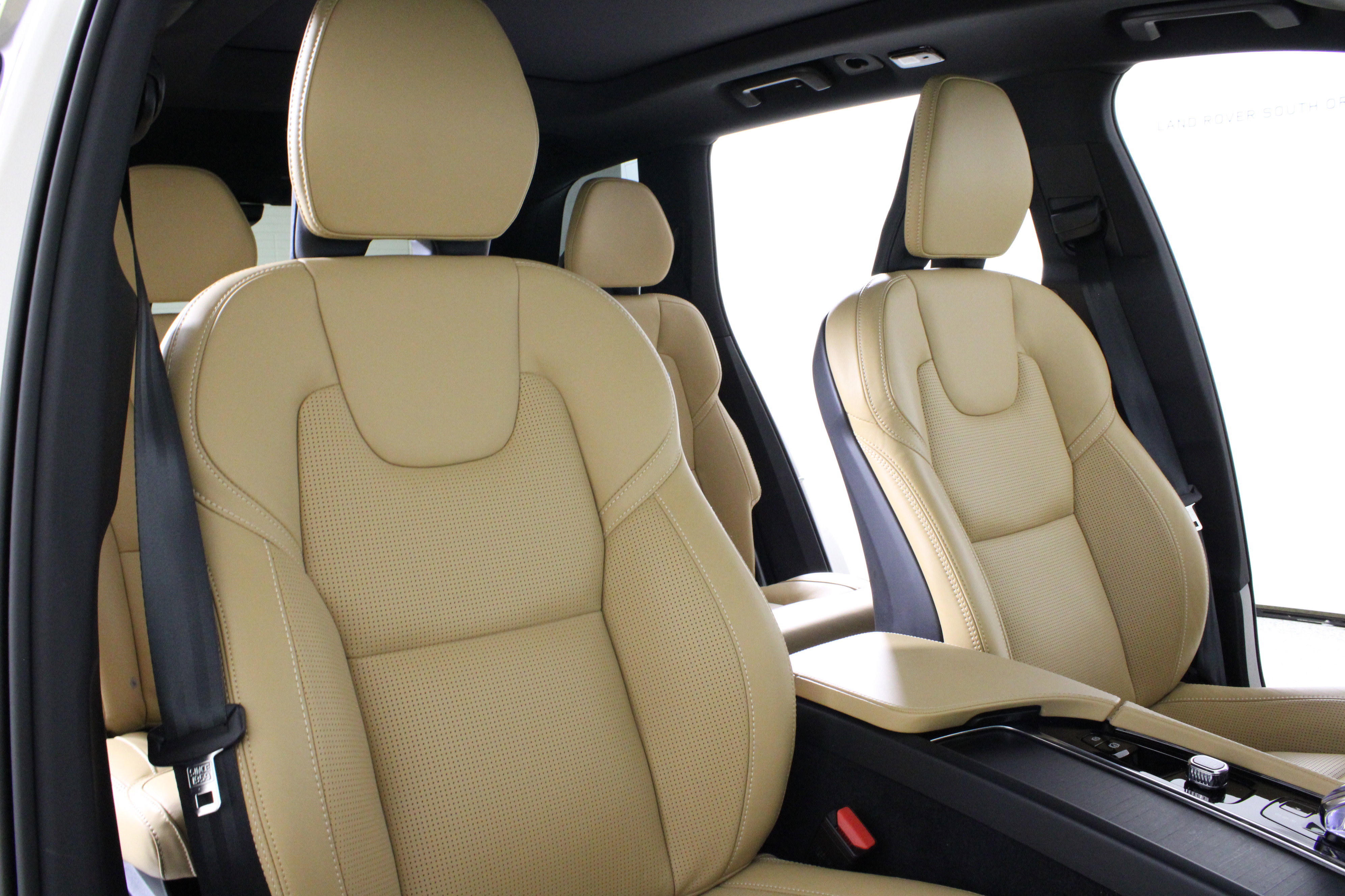 Used 2025 Volvo XC90 B6 Ultra w/ Protection Package Premier image 19