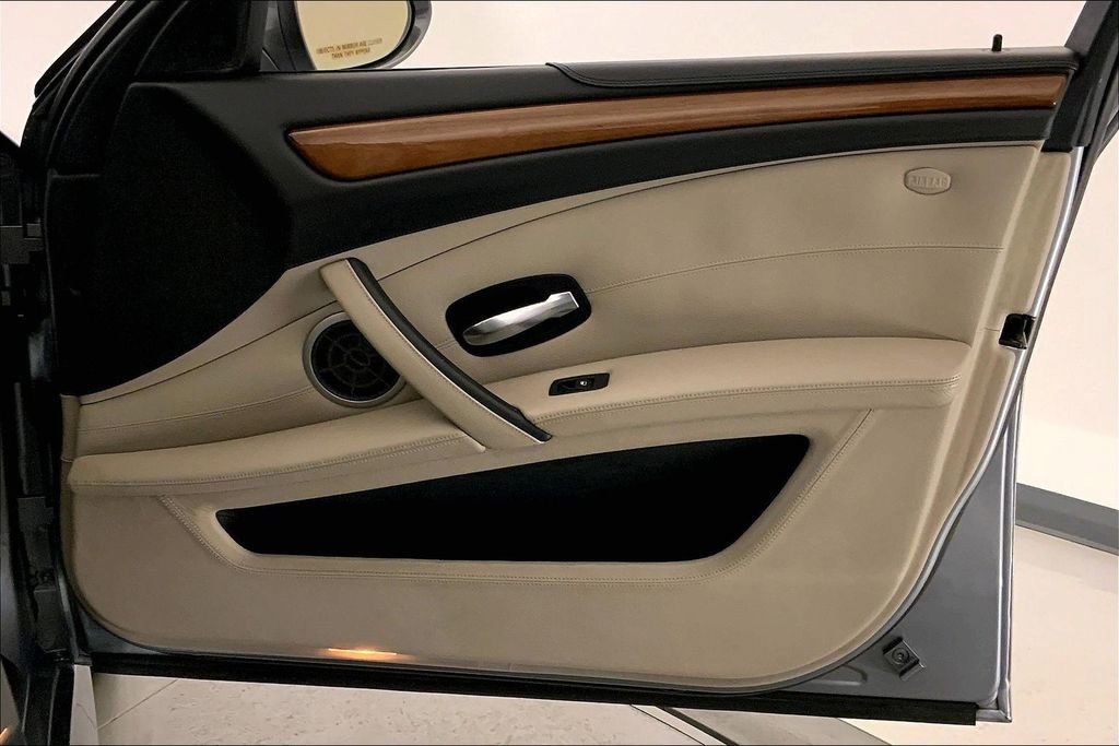 Used 2008 BMW M5 image 25