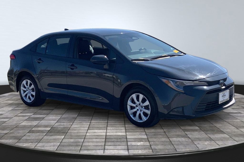 Used 2025 Toyota Corolla LE FWD image 3