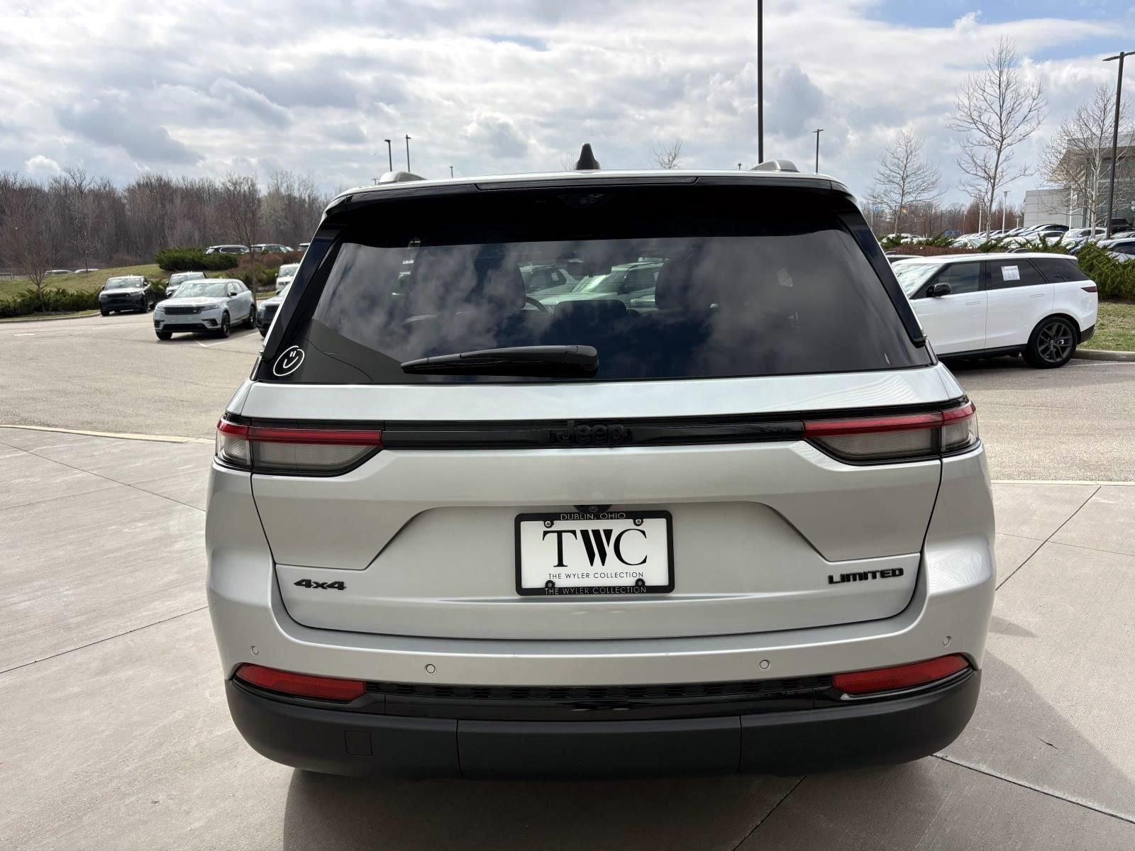 Used 2025 Jeep Grand Cherokee Limited w/ Luxury Tech Group II image 6