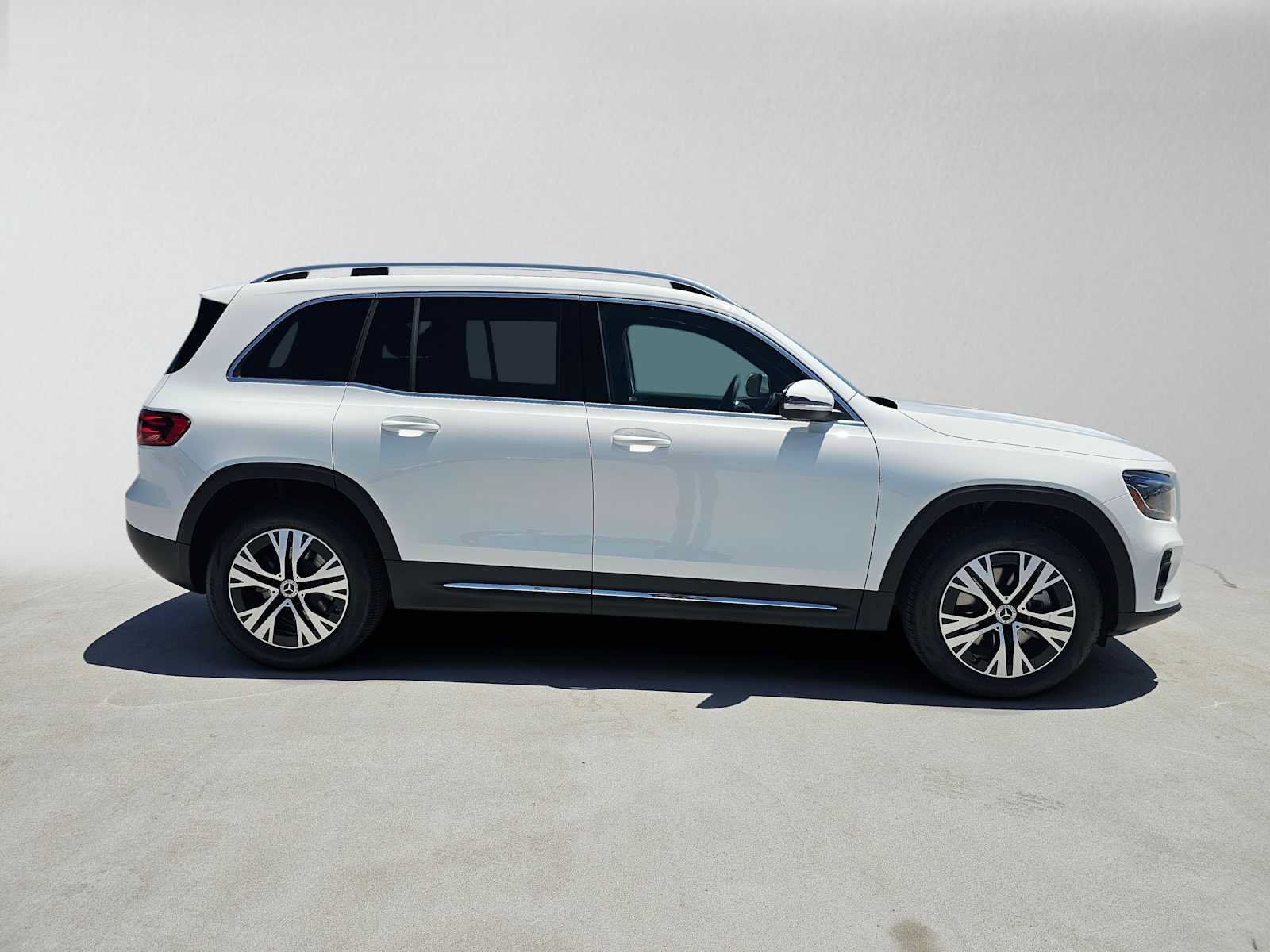 New 2026 Mercedes-Benz GLB 250 image 2