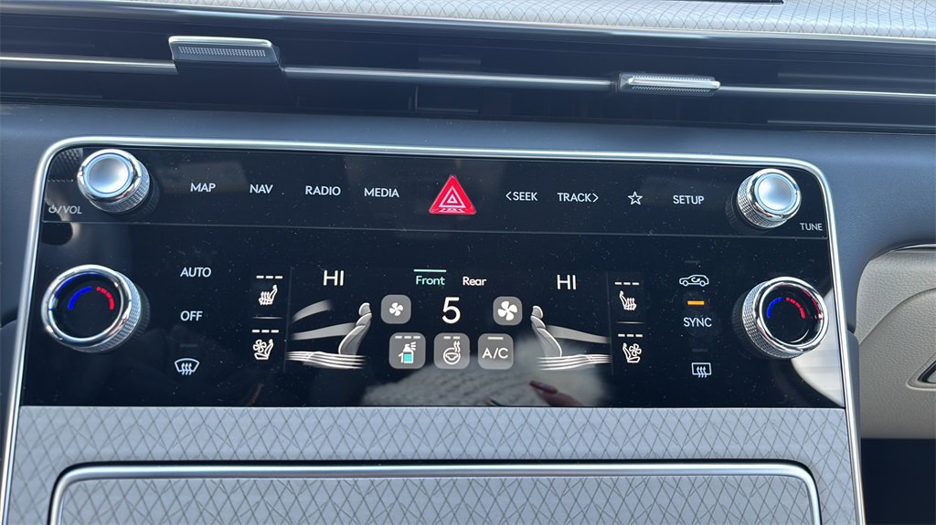 Used 2025 Genesis GV80 3.5T Prestige image 25