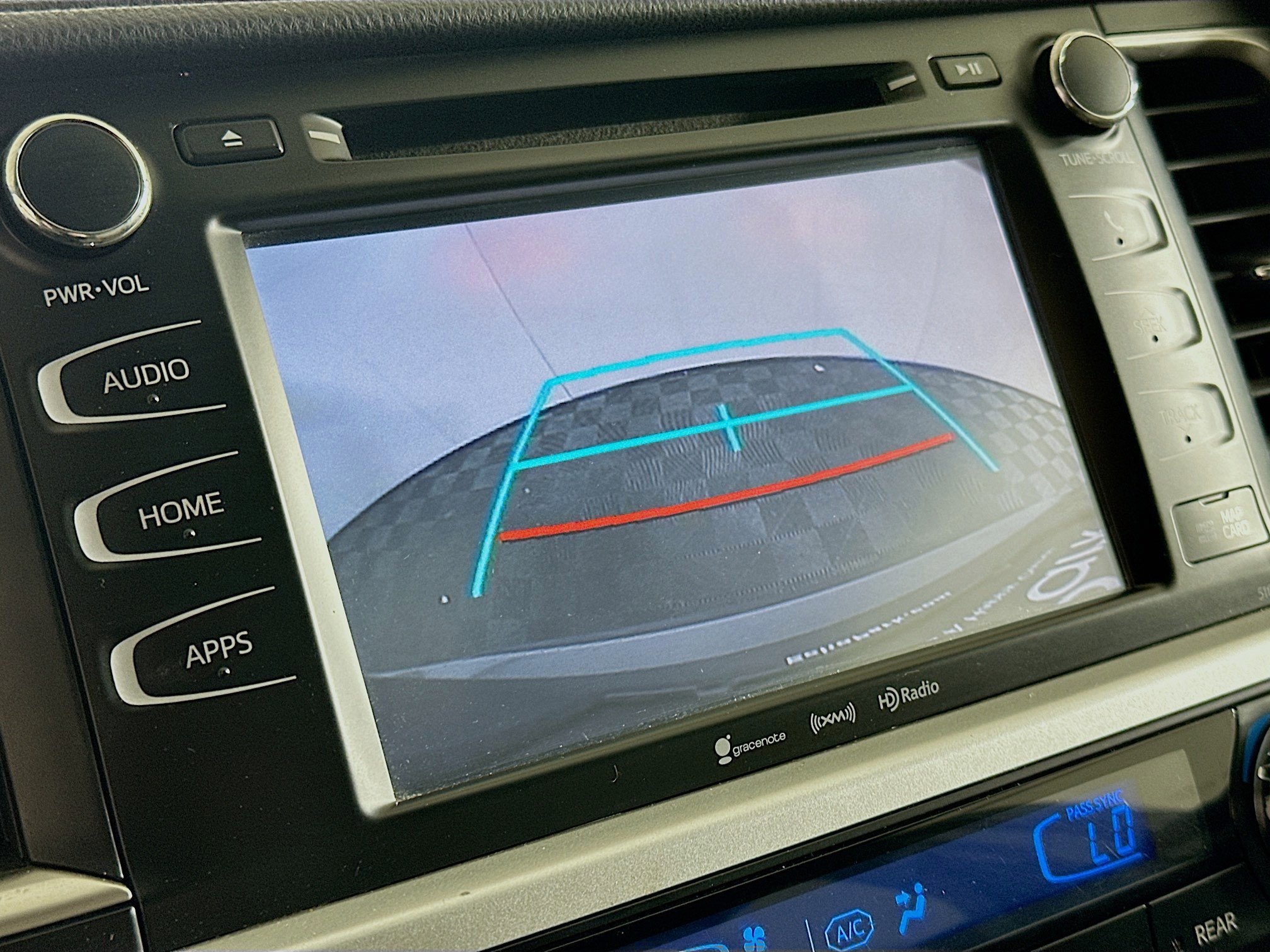 Used 2019 Toyota Highlander XLE FWD image 23