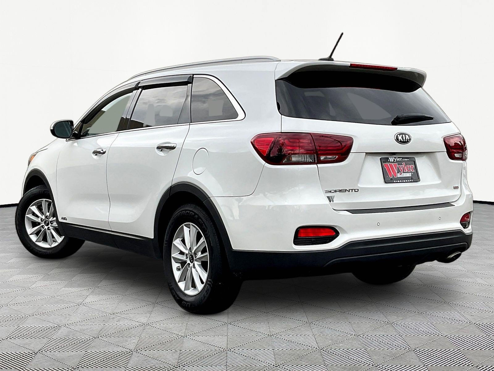 Used 2020 Kia Sorento LX w/ LX I4 Convenience Package AWD/4WD image 3