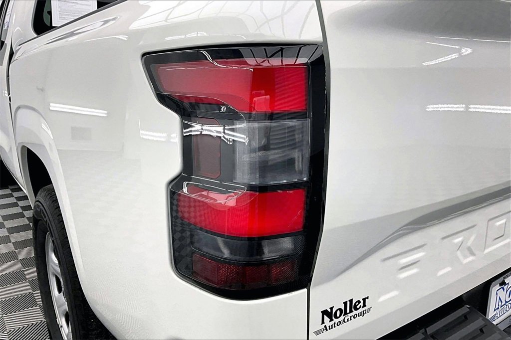 Used 2022 Nissan Frontier S image 31