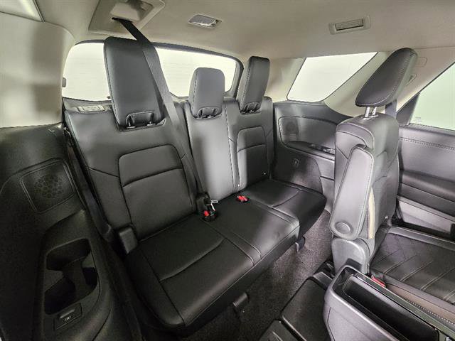 New 2025 Nissan Pathfinder Platinum AWD/4WD image 19