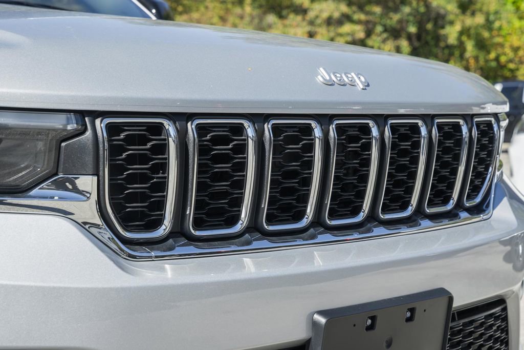 New 2025 Jeep Grand Cherokee Laredo X w/ Luxury Tech Group I image 12