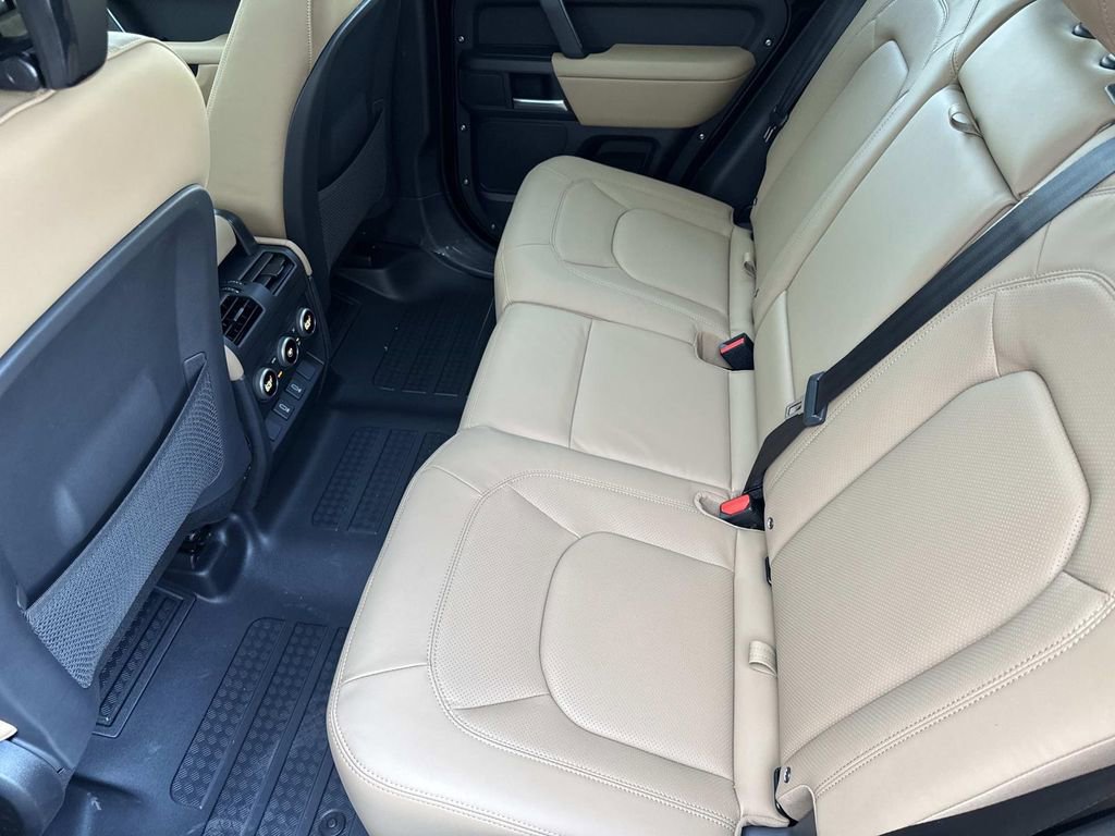 New 2026 Land Rover Defender 110 X-Dynamic SE image 15