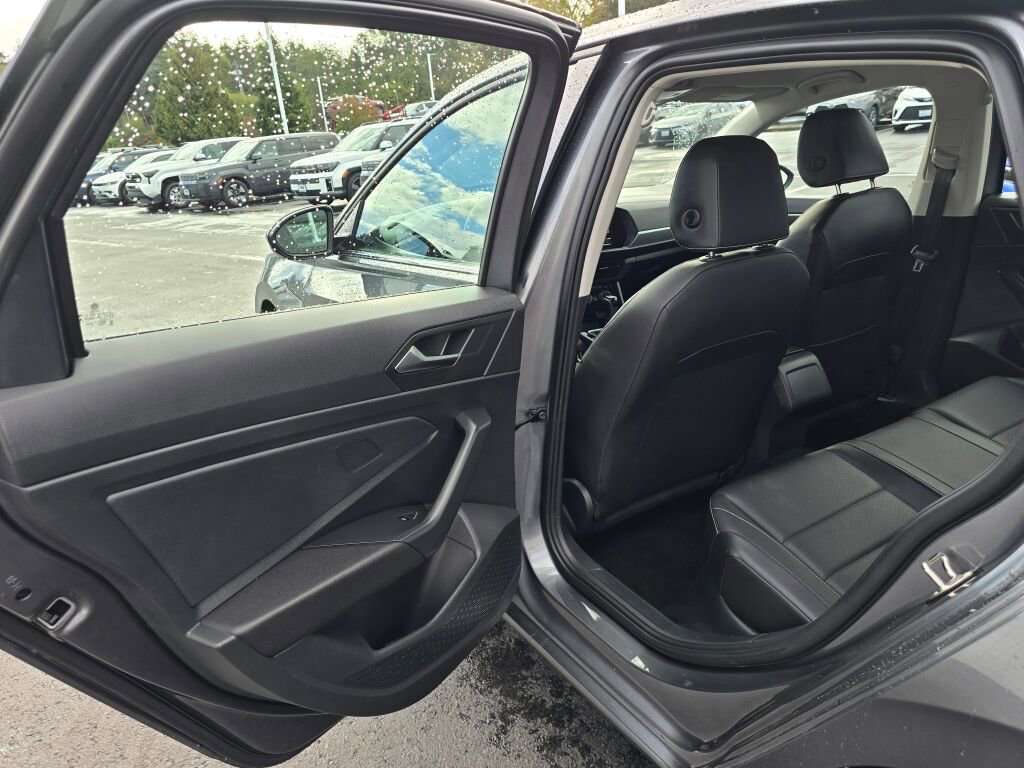 Used 2024 Volkswagen Jetta SE image 36