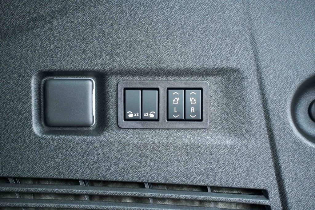 Used 2026 Chevrolet Suburban High Country w/ Sun And Tow Package AWD/4WD image 12
