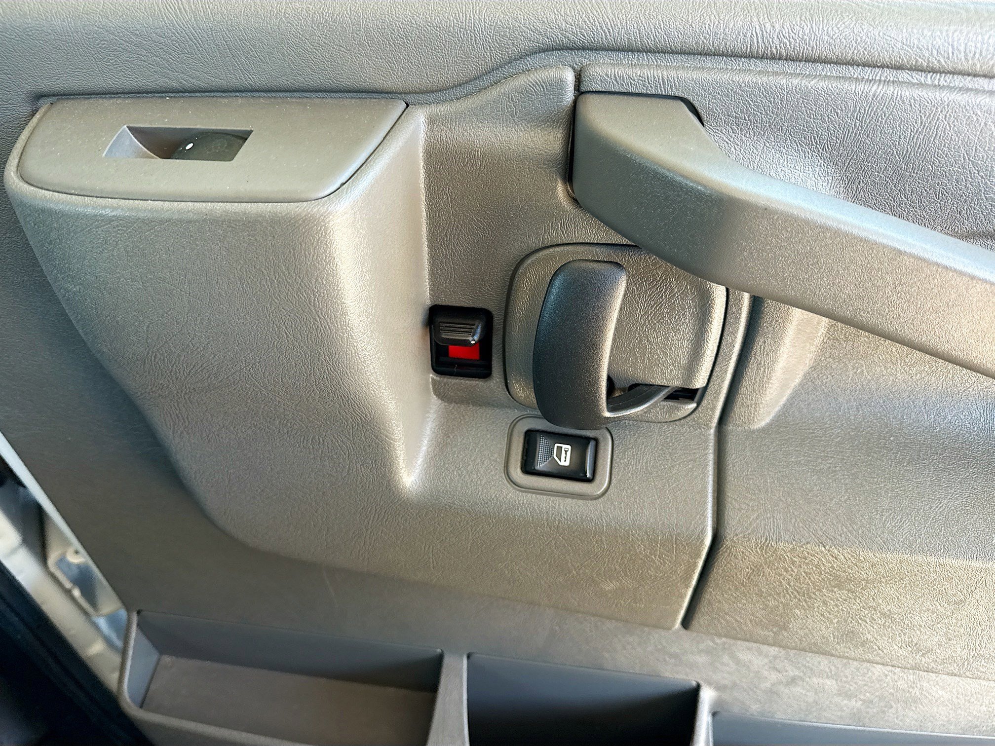 Used 2022 Chevrolet Express 2500 image 24