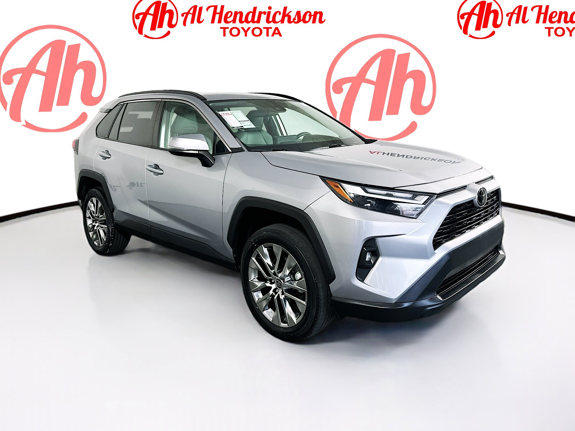 Used 2022 Toyota RAV4 XLE Premium FWD image 1