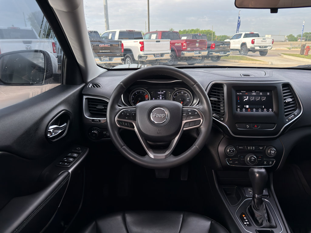 Used 2020 Jeep Cherokee Latitude Plus image 12