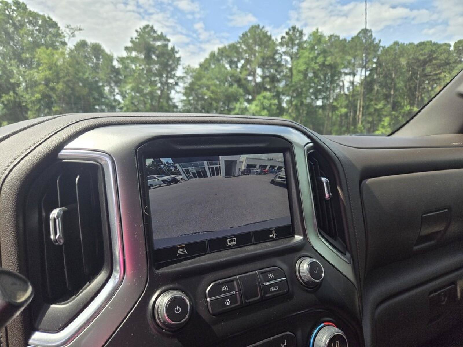 Used 2022 Chevrolet Silverado 1500 LTZ AWD/4WD image 15