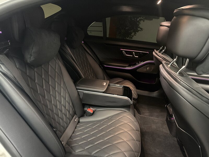 Used 2022 Mercedes-Benz S 580 4MATIC Sedan w/ AMG Line Package image 44
