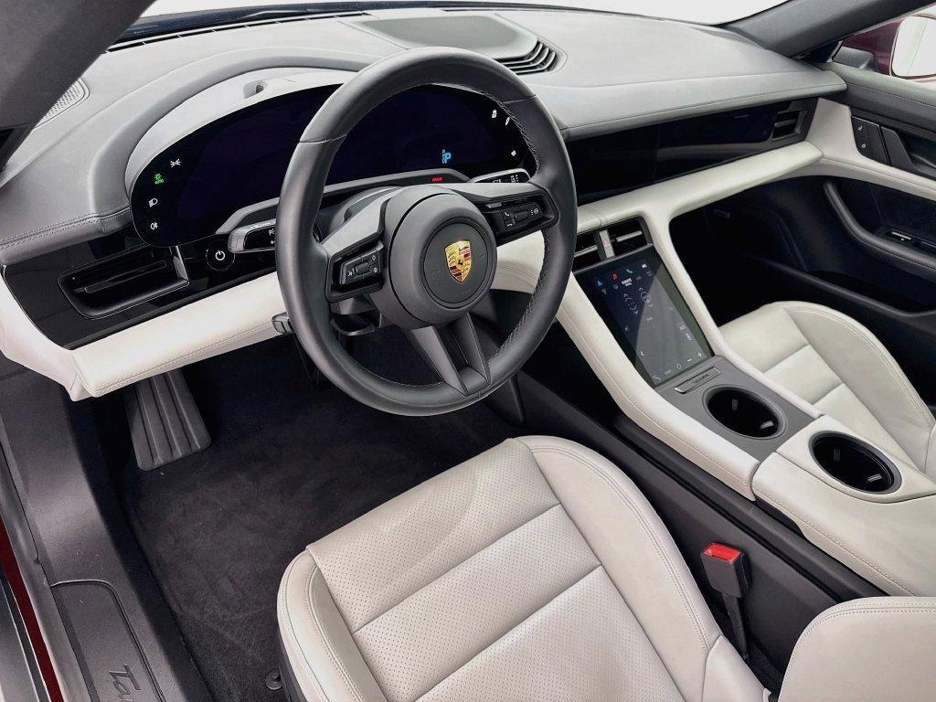Used 2022 Porsche Taycan RWD image 9