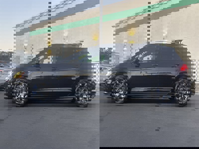 Used 2016 Volkswagen Golf 4-Door image 5