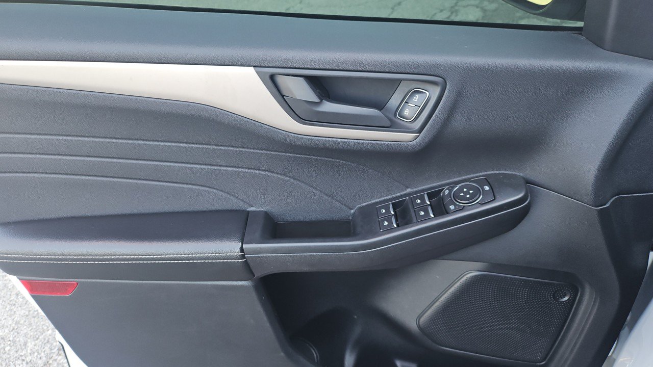 Used 2022 Ford Escape SE FWD image 11