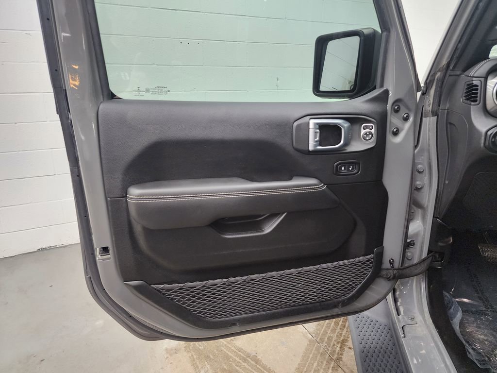 Used 2022 Jeep Wrangler Unlimited Sahara w/ Dual Top Group image 9