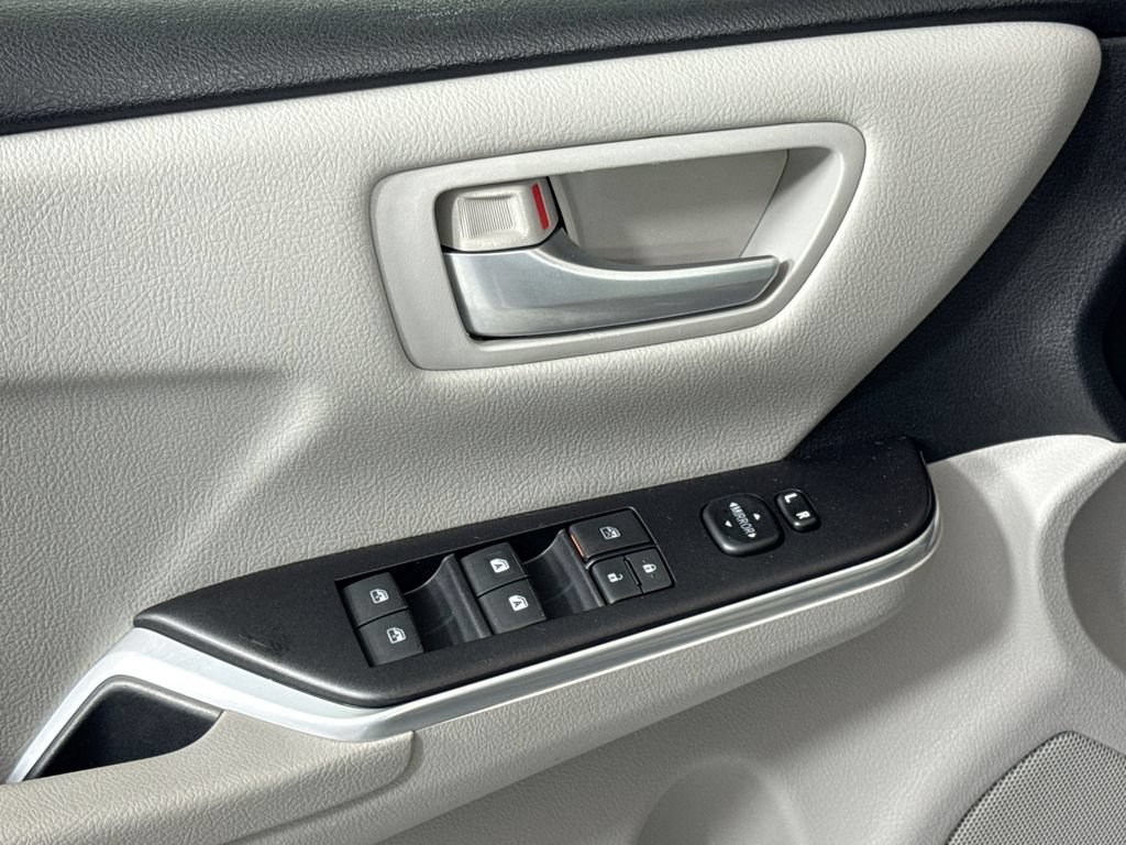 Used 2015 Toyota Camry LE FWD image 14