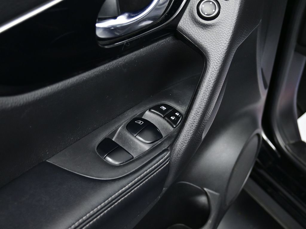 Used 2018 Nissan Rogue Sport SL w/ SL Premium Package image 14