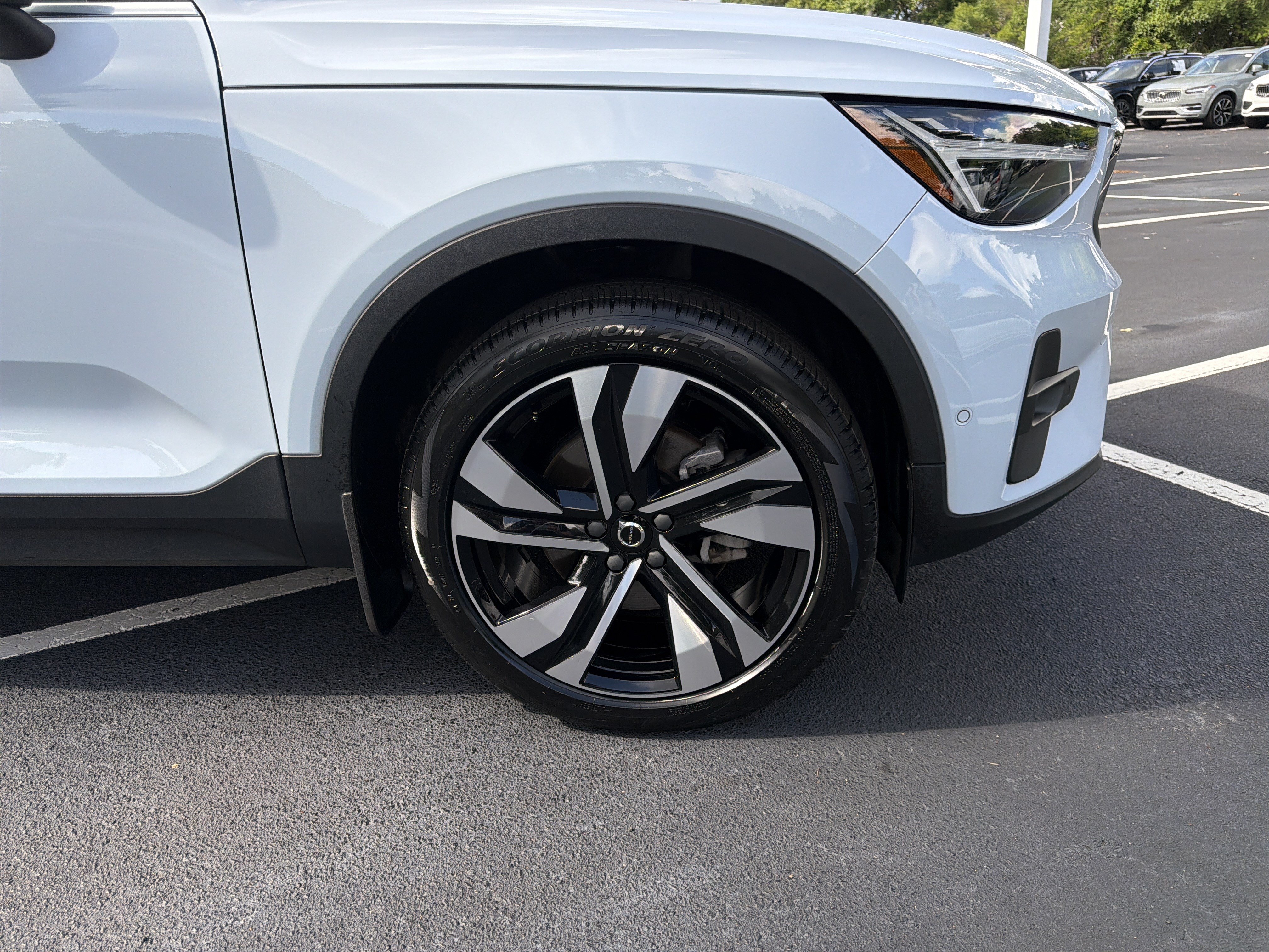 Certified 2024 Volvo XC40 B5 Ultimate w/ Protection Package Premier AWD/4WD image 13