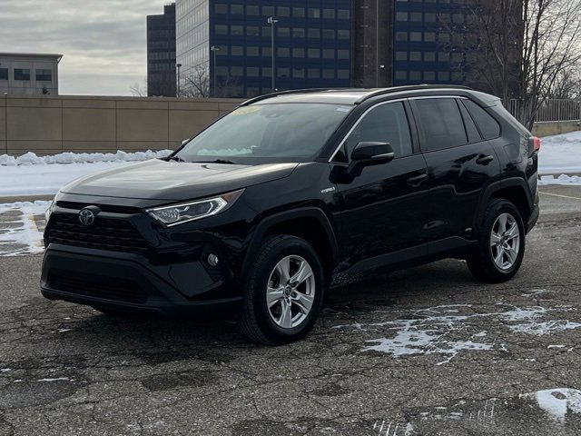 Used 2020 Toyota RAV4 XLE image 3