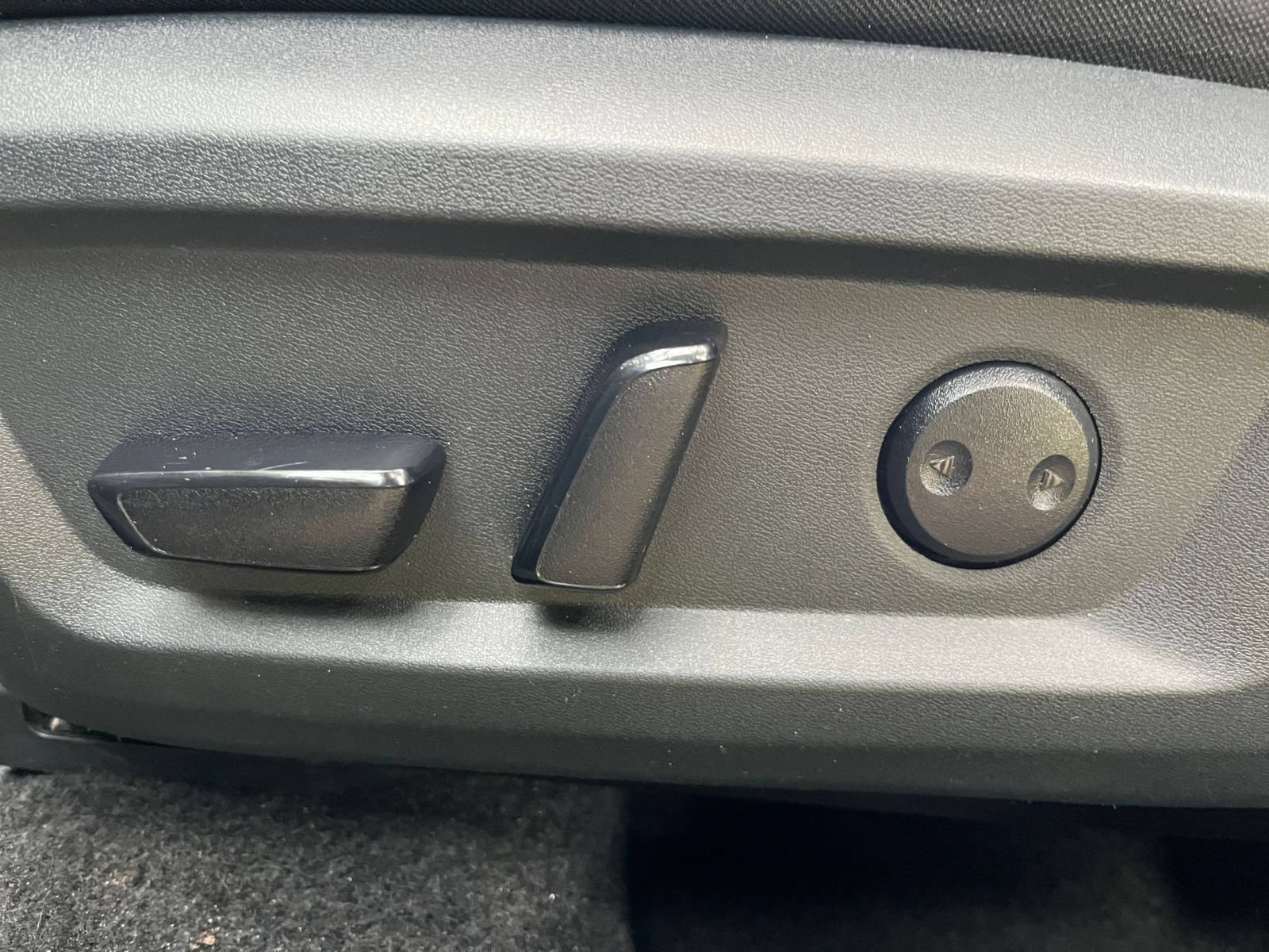 Used 2025 Nissan Rogue SV FWD image 21
