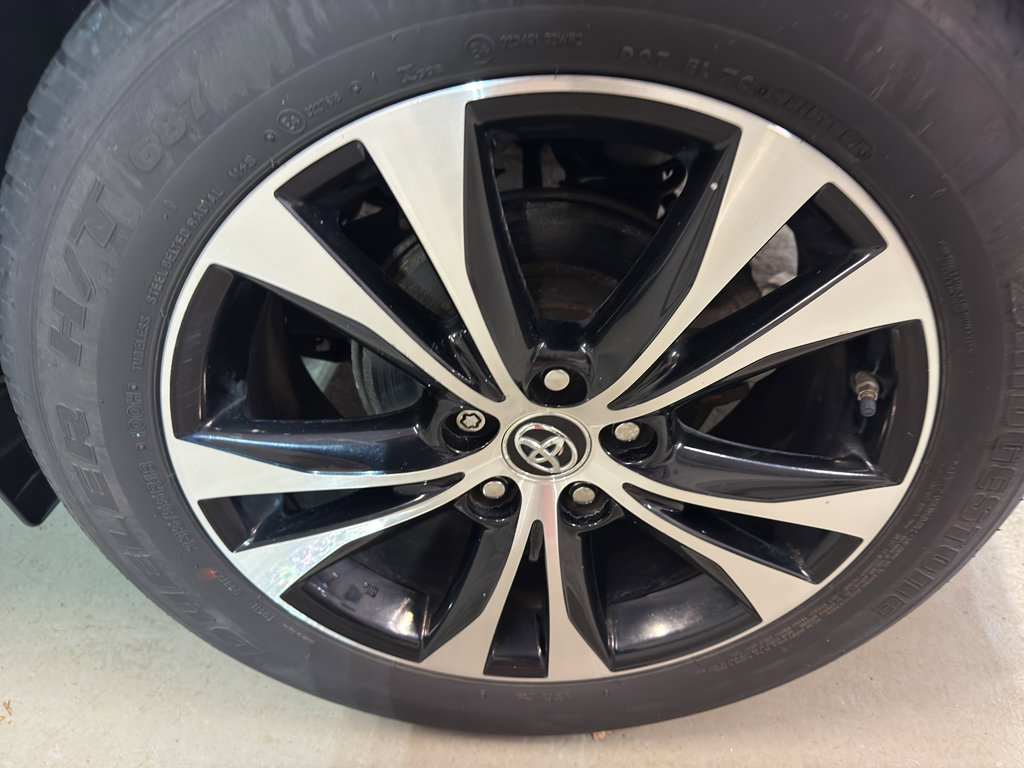 Used 2015 Toyota RAV4 Limited w/ Technology Package image 30